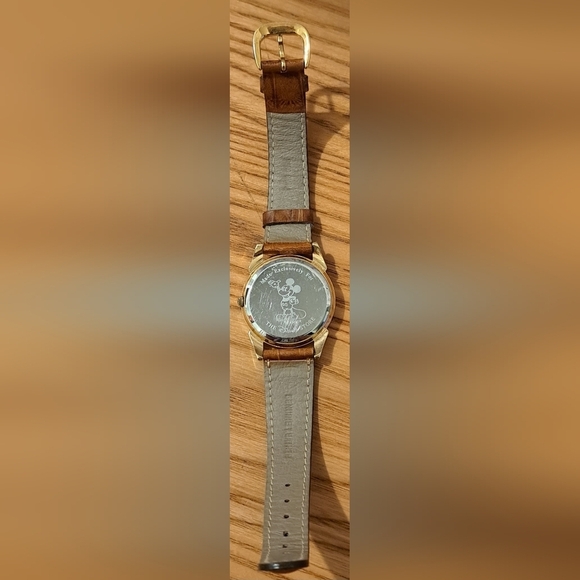 EUC RARE Vintage 90s Disney Winnie The Pooh & Friends Daydream Casual Croc Watch - Picture 4 of 5